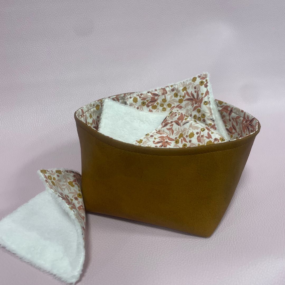 lingettes réutilisables et leur panière